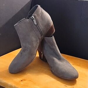 Women's ankle boots size 8